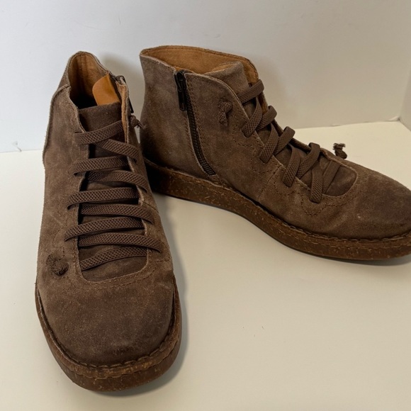Born Tori brown suede ankle boots size 7.5 - Picture 2 of 9